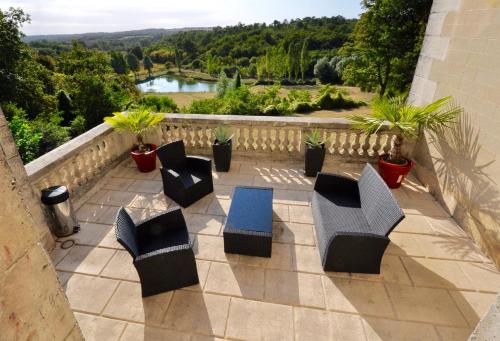Balcony/terrace, Chateau de Bellevue B&B et Appartements avec Piscine saisonal chauffee et Chambres partout climatise in Saint-Avit