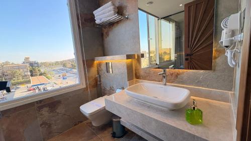 DouDou Pyramids View Hotel Room Type - Superior King Room