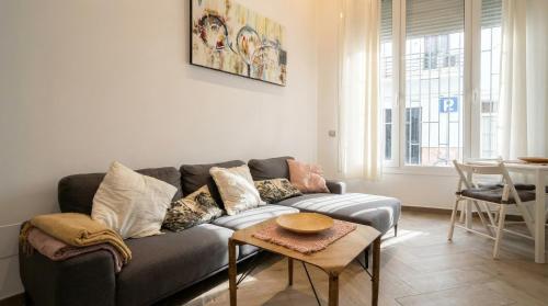 NEW! Huge & Sunny 2BR Duplex 10' Setas