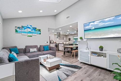 Stunning Heated Pool House Close to Tampa in Seffner, USA