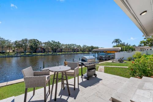Stunning Waterfront Canal Home Heated Pool/Hot tub Amazing Views in Tampa, USA