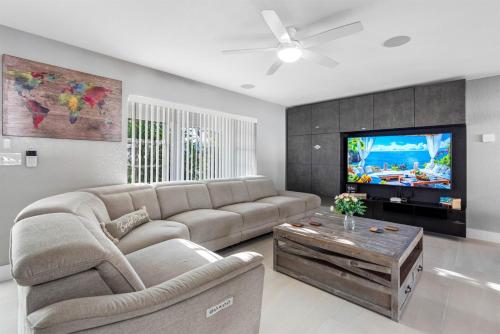 Luxury Heated Salt Pool House in Perfect Location! in Tampa, USA