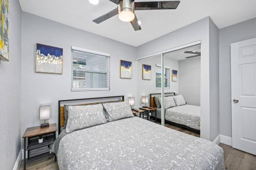 Contemporary & Fully Updated Heated Pool Home in Tampa, USA