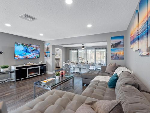 Pool Hot Tub Massage Chair Free EV Charger 5 Mins to Beaches! in Indian Shores