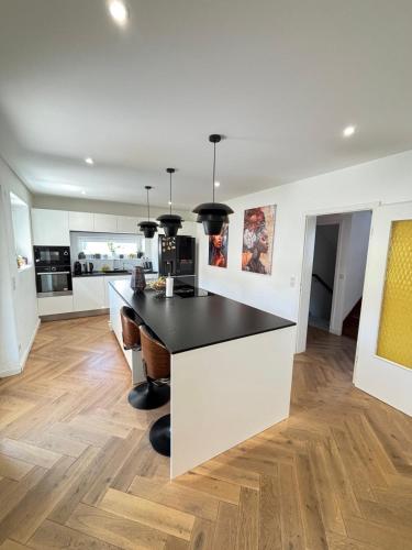 Soh Rent Cozy - Villa Piscine Proche Strasbourg - TV - Wifi - Parking in Lampertheim