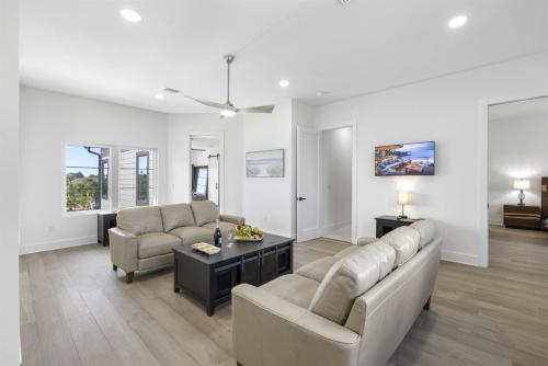 2 Million Villa Heated Pool w Luxury Spa 6BR & 6BR Waterfront by Canal in Apollo Beach
