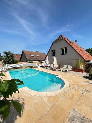 Soh Rent Cozy - Villa Piscine Proche Strasbourg - TV - Wifi - Parking in Lampertheim