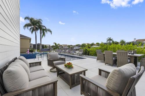 2 Million Villa Heated Pool w Luxury Spa 6BR & 6BR Waterfront by Canal in Apollo Beach
