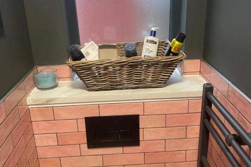 Central Dublin 2-Bed House Sleeps 4 WiFi - image 2