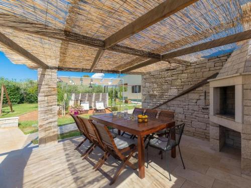 Villa Debora with private pool and backyard Pet friendly - image 4