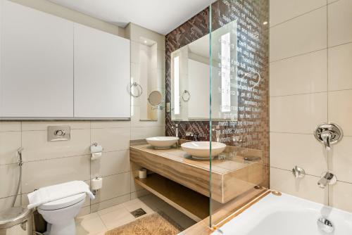 VayK - Luxurious 3BR in Business Bay with Burj Khalifa View - image 11