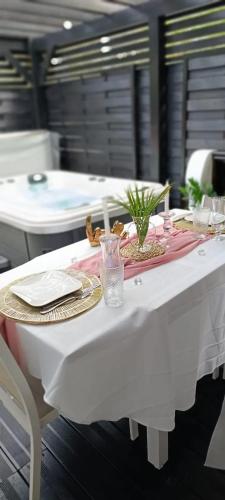 Charmant studio avec jacuzzi à Les Abymes 25 m² - image 5