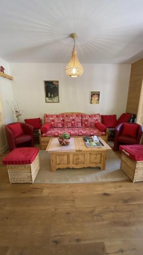 Chalet AIGUILLON RDC D – khách sạn tại Albepierre-Bredons