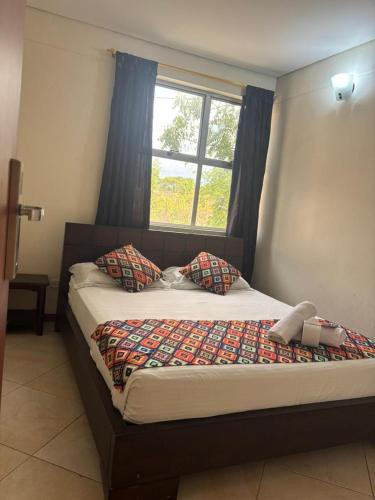1 double bed, 1 twin bed