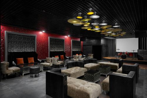 ผับ/เลาจน์, The Fern Jaipur, Series by Marriott in สนามบินไชยปุระ