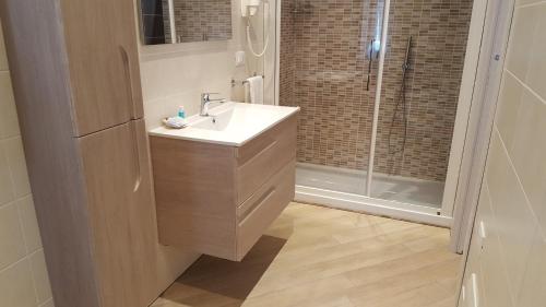 Small Double Room image 10