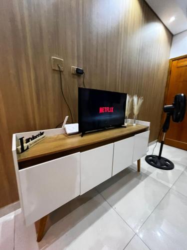 Retreat 3 km from the beach with air conditioning, Netflix and barbecue – khách sạn tại Vila Julia