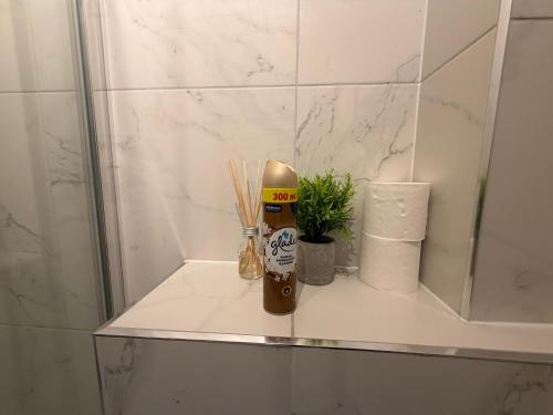 Modern Central London Apt near Paddington Sleeps 9 - image 13