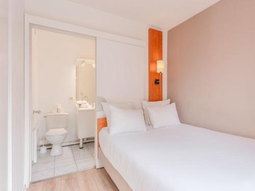 1 double bed, 1 twin bed