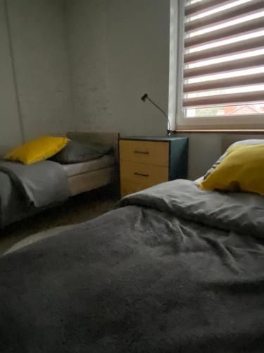 2 twin beds
