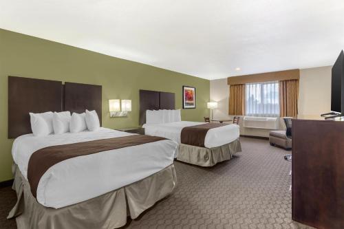 2 queen beds