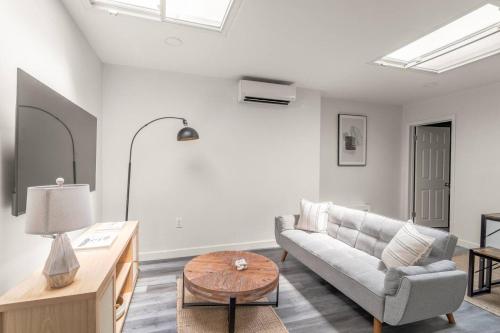 Modern 2 Bedroom Apartment Steps from Central Park! in New York, USA