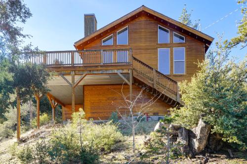 PMC Mountainside Cabin: Hit the Trails, Play Pool!