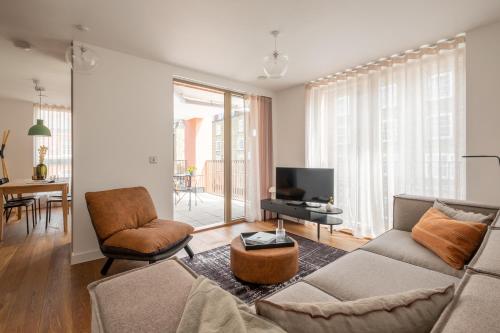 A Beautiful 2 BR Nestled in the Heart of London a Short Walk to Regent's Park - image 3