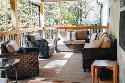 Creekside Getaway - Wineries, Orchards, & Hiking in East Ellijay (GA)