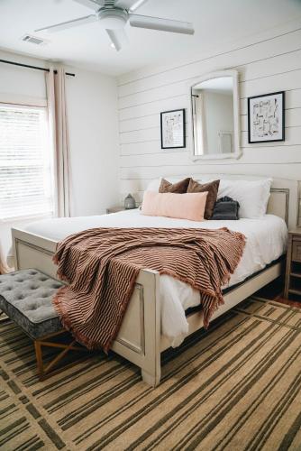 Creekside Getaway - Wineries, Orchards, & Hiking in East Ellijay (GA)