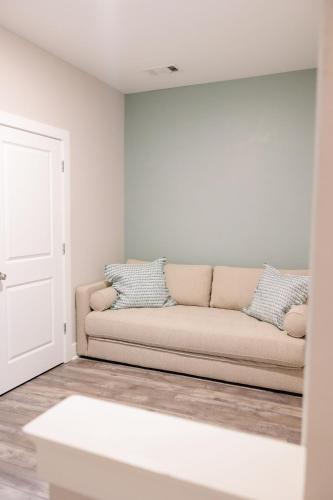 The Oxford Edit Chic 3BR All En Suites Pool - image 10