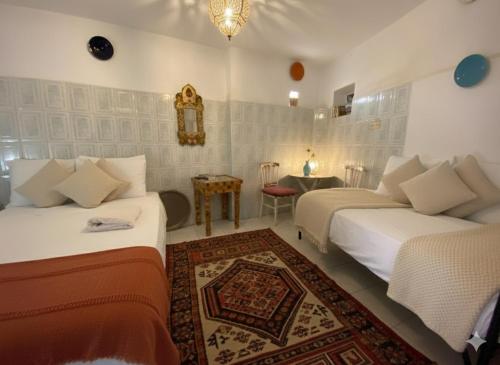 room detail thumbnail 2