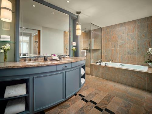 Mandarin Oriental Boston - image 12