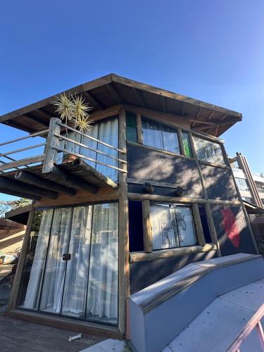 House with a view of the lagoon and nature to the beach in Rio Tavares