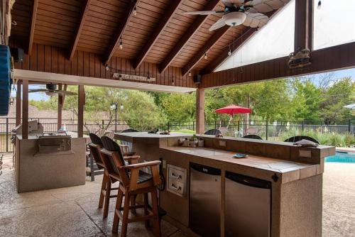 Hillside Paradise in Cedar Hill