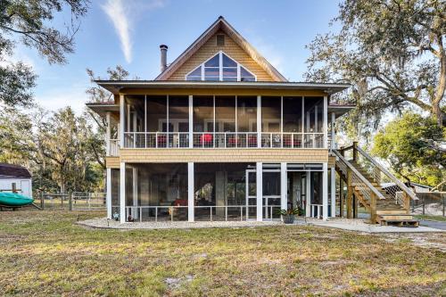 Dog-Friendly Home w/ Dock on Suwannee River! – khách sạn tại Old Town