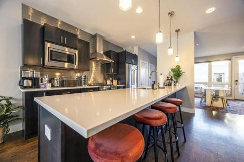 Luxury Oasis Heated Pool Rooftop Spa Fire Pits in Sloan's Lake