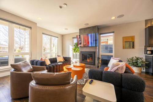 Luxury Oasis Heated Pool Rooftop Spa Fire Pits in Sloan's Lake