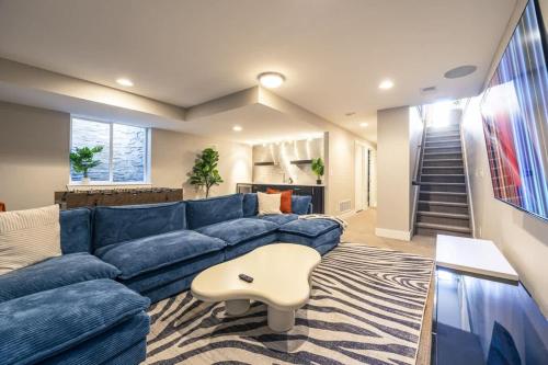 Luxury Oasis Heated Pool Rooftop Spa Fire Pits in Sloan's Lake