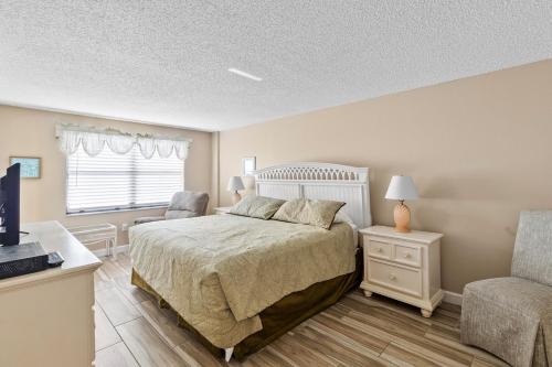 408 Beach Place Condos in St Pete Beach, USA