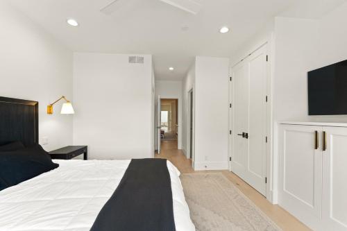 Luxury Living in downtown Grand Haven - Rooftop Deck - image 12