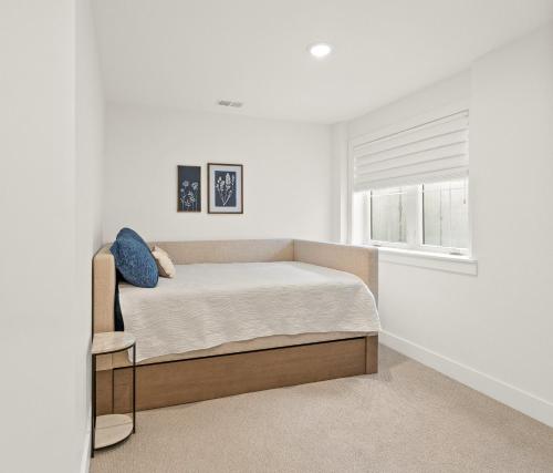 Luxury Living in downtown Grand Haven - Rooftop Deck - image 2