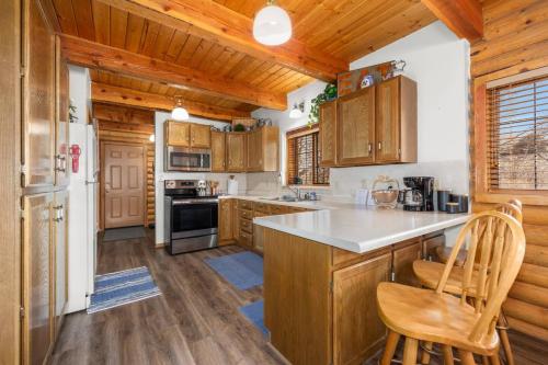 Cozy Family Cabin - Game Room - Near Ski Resorts - image 14