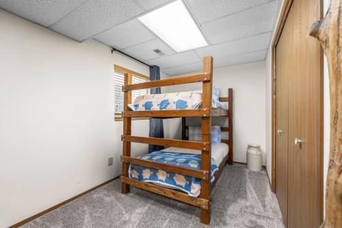 Cozy Family Cabin - Game Room - Near Ski Resorts - image 6