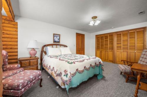 Cozy Family Cabin - Game Room - Near Ski Resorts - image 9