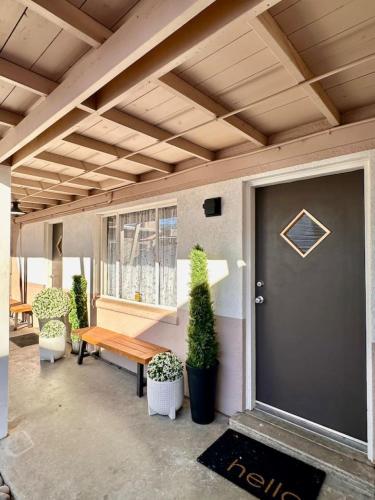 Downtown Midcentury Studio plus 3 mins to Farmers Mkt - image 6