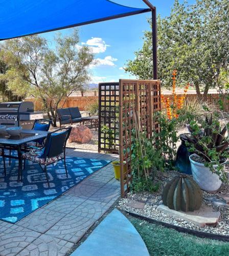 3 bd, Full kitchen, fenced yard, near Field of Dreams in 聖思多羅