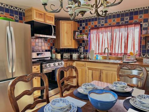 3 bd, Full kitchen, fenced yard, near Field of Dreams in 聖思多羅