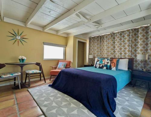 Mid-century marvelous 1 bed, pets welcome in San Ysidro