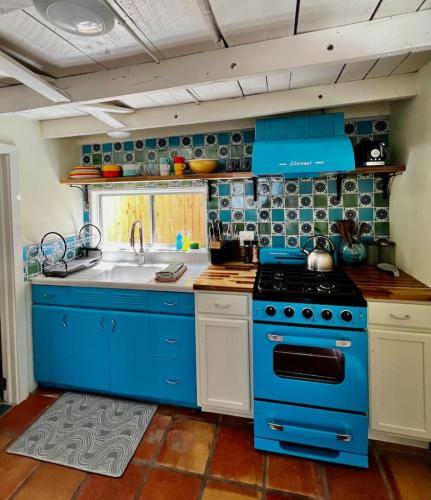 Mid-century marvelous 1 bed, pets welcome in San Ysidro